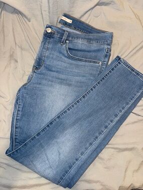 Classic Mid Blue Women’s Shaping Skinny Jeans